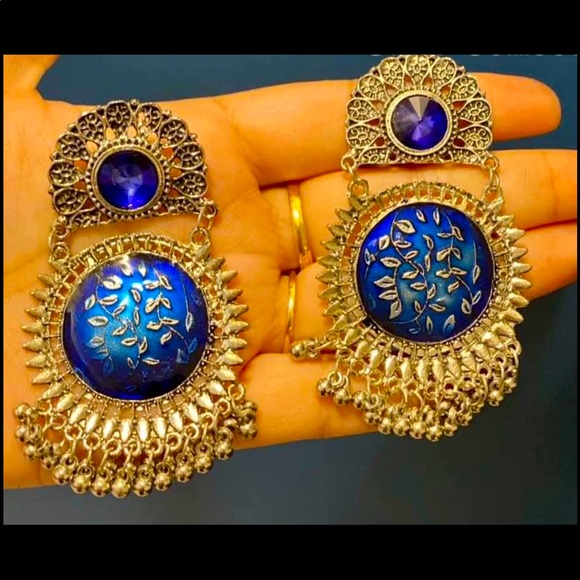 Beautiful and light weight earrings - Picture 1 of 6